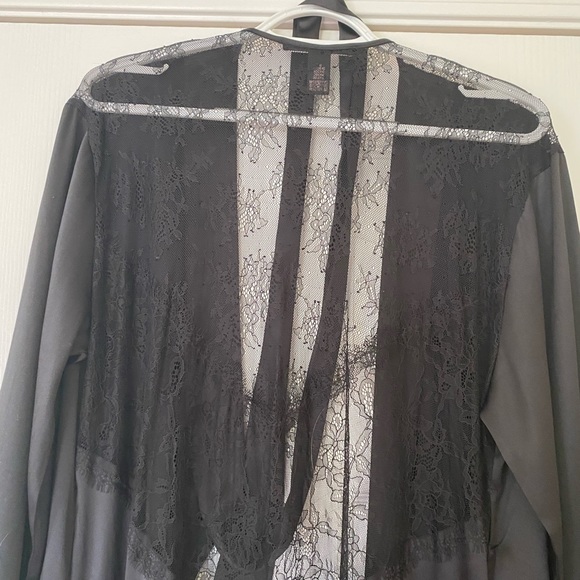 Chantilly Lace Robe👘🖤 - Picture 5 of 7